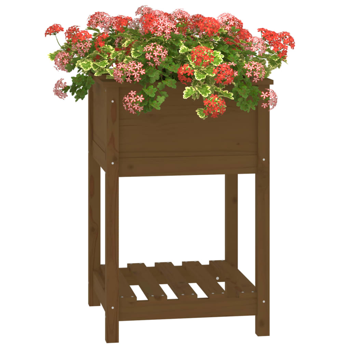 Eine braune Holzpflanzkasten gefüllt mit roten und rosa Blumen, auf weißem Hintergrund.