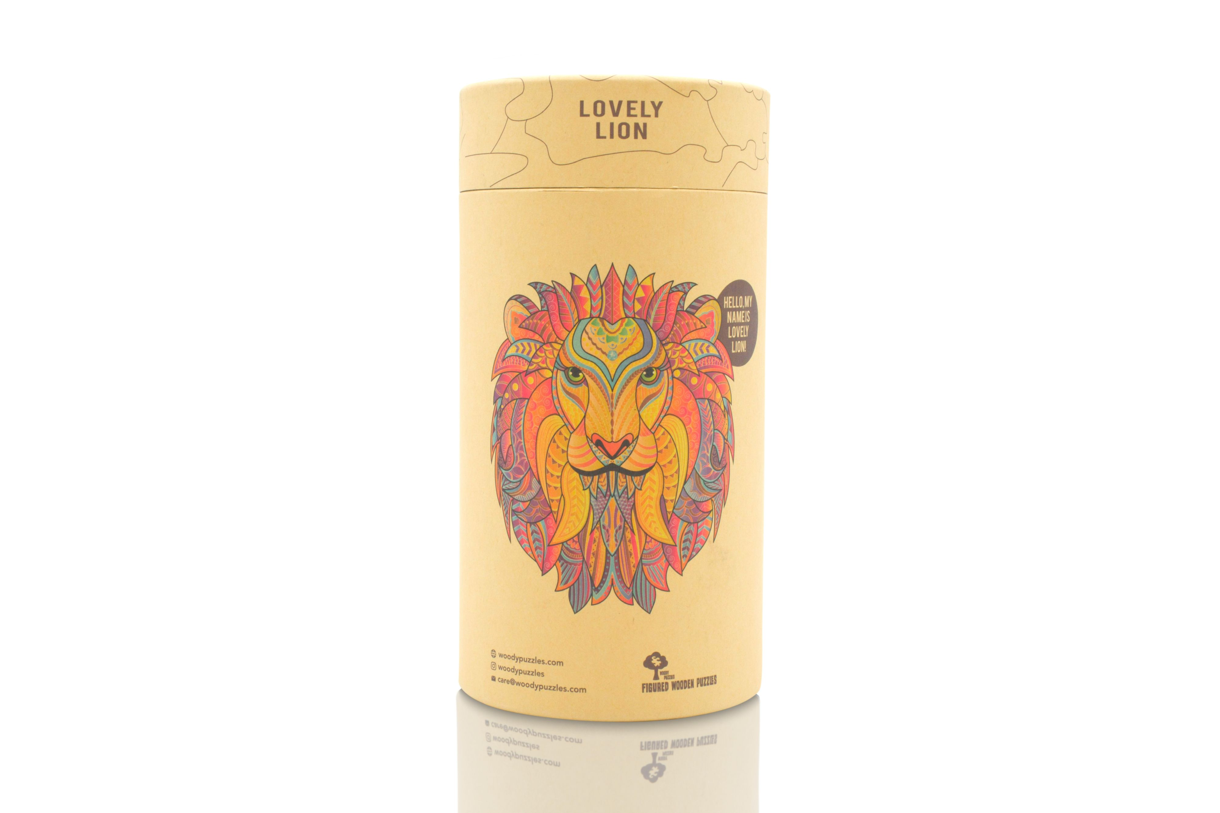 Eine zylindrische Box mit einem farbenfrohen Löwen-Puzzle-Design. Es enthält die Worte „Lovely Lion“.
