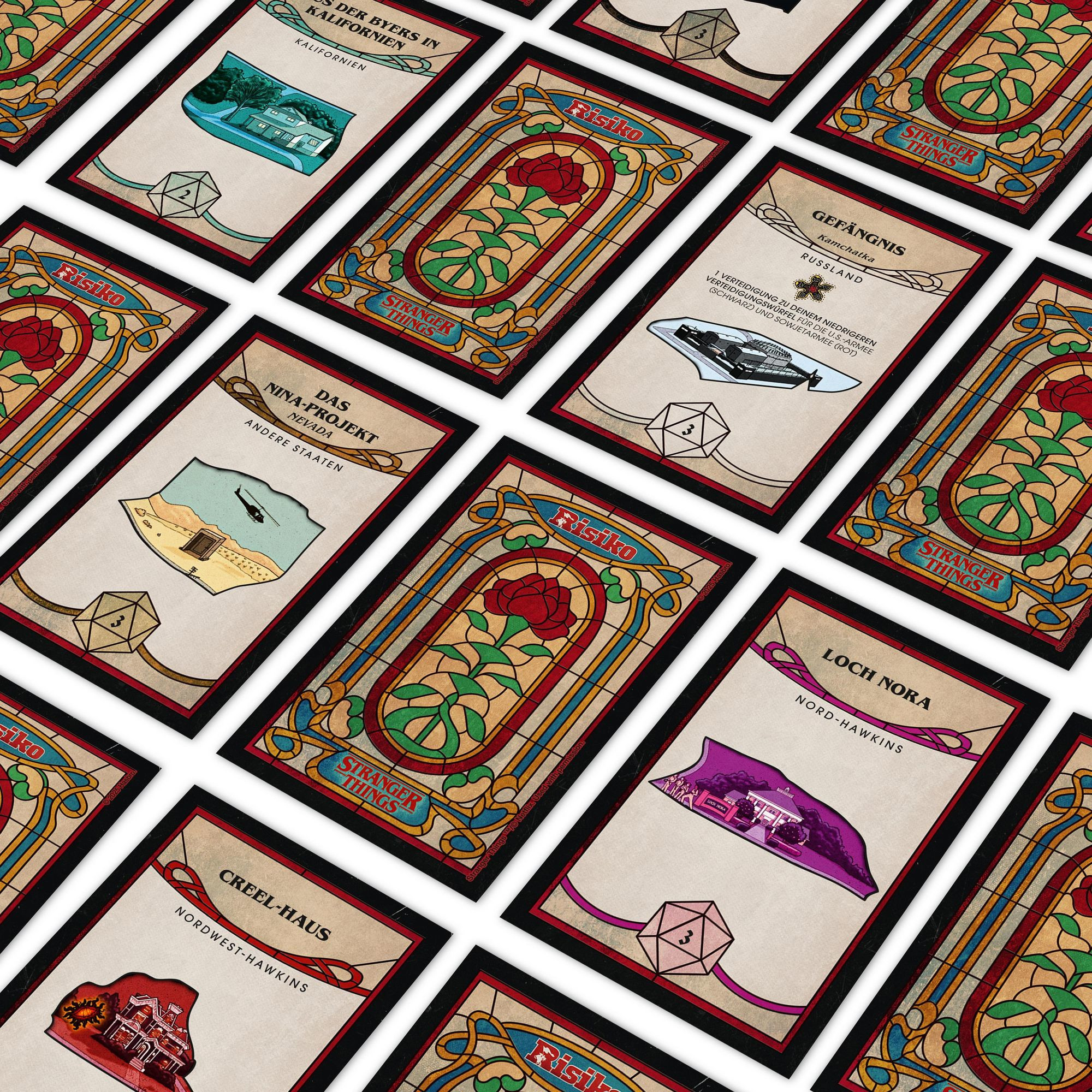 Karten eines Brettspiels, Risk, mit Stranger Things-Thema, verschiedene Kartendesigns sichtbar.