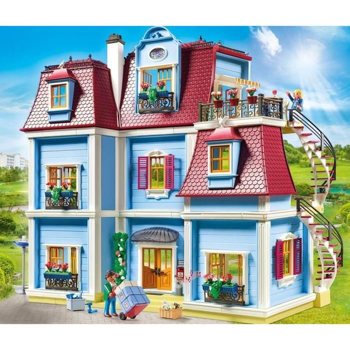 Ein blaues Spielzeughaus mit rotem Dach und Balkonen. Zwei Figuren sind am Haus.