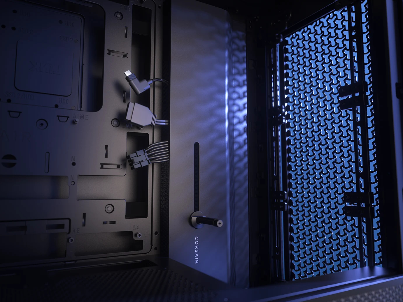 Wnętrze obudowy komputera. Widoczne przewody i metalowa siatka. Niebieskie oświetlenie.
