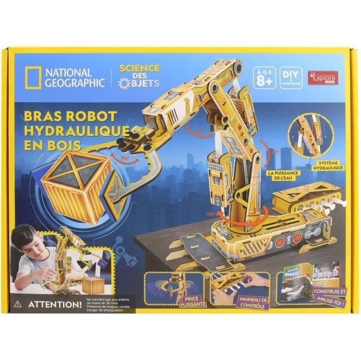 Un giocattolo di costruzione in legno in scatola con un braccio robotico e un bambino che gioca.