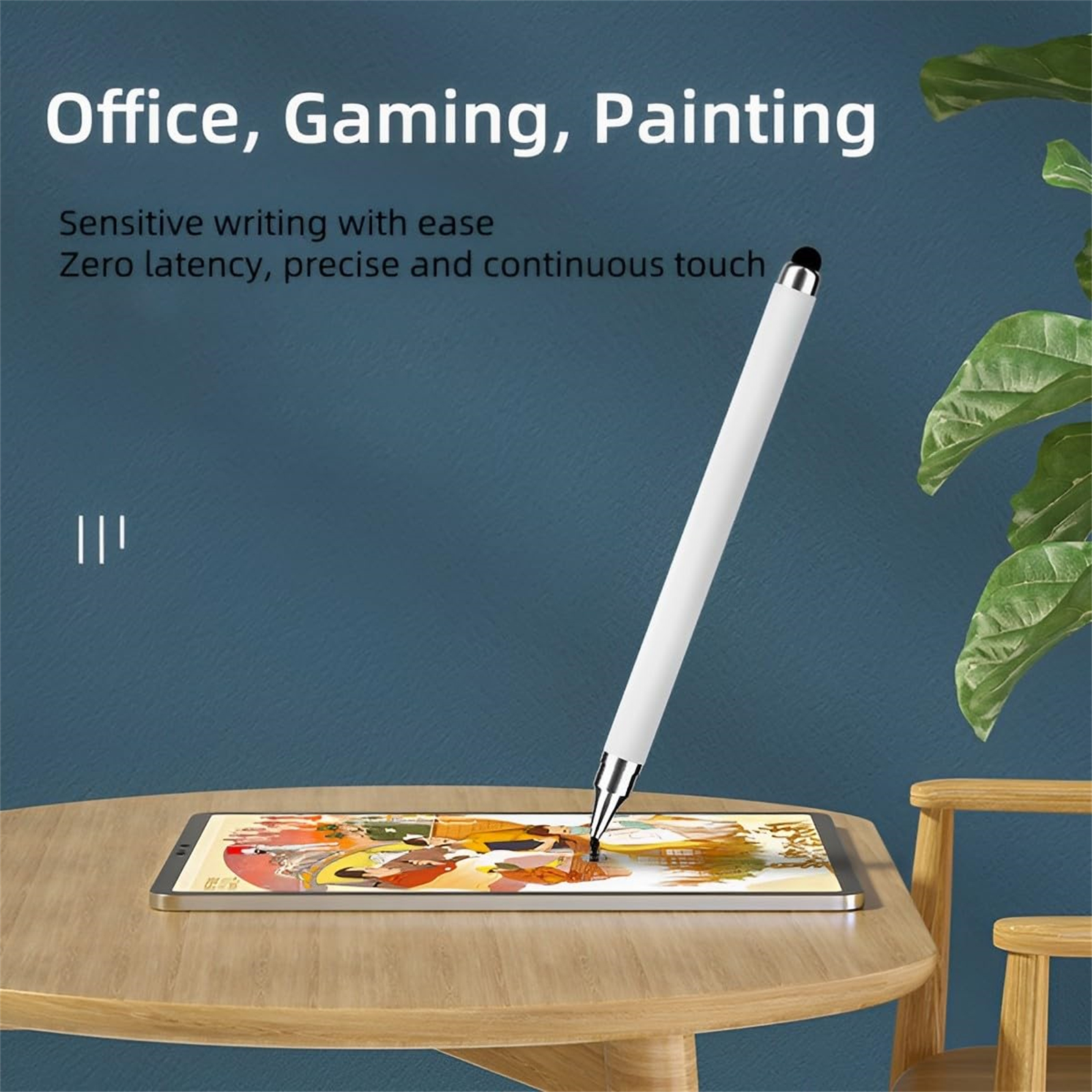 Weißer Stift auf einem Tablet, auf einem Tisch. Im Hintergrund eine Pflanze.