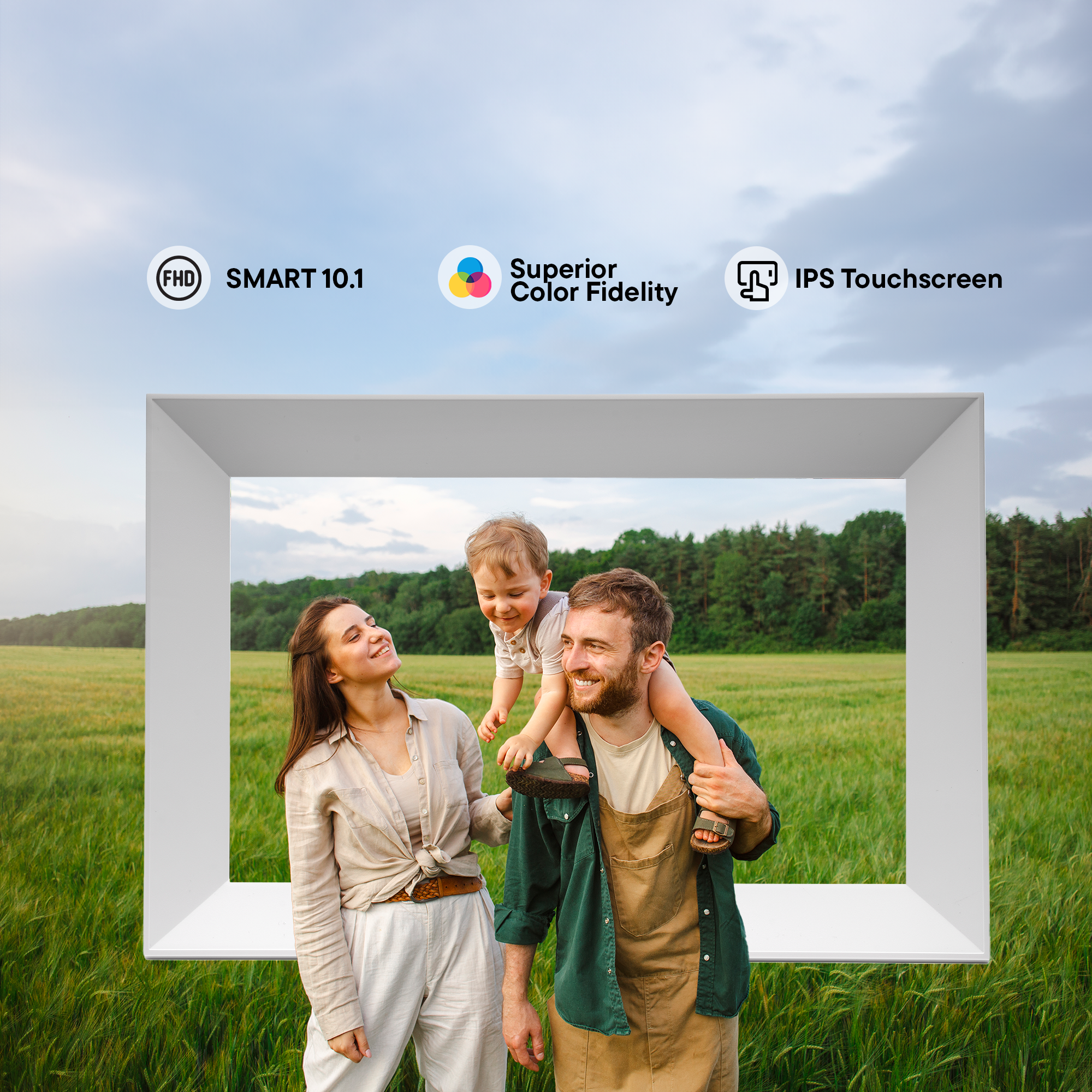 Cadre photo numérique montrant une famille en plein air dans un champ avec du texte et des icônes de fonctionnalités.