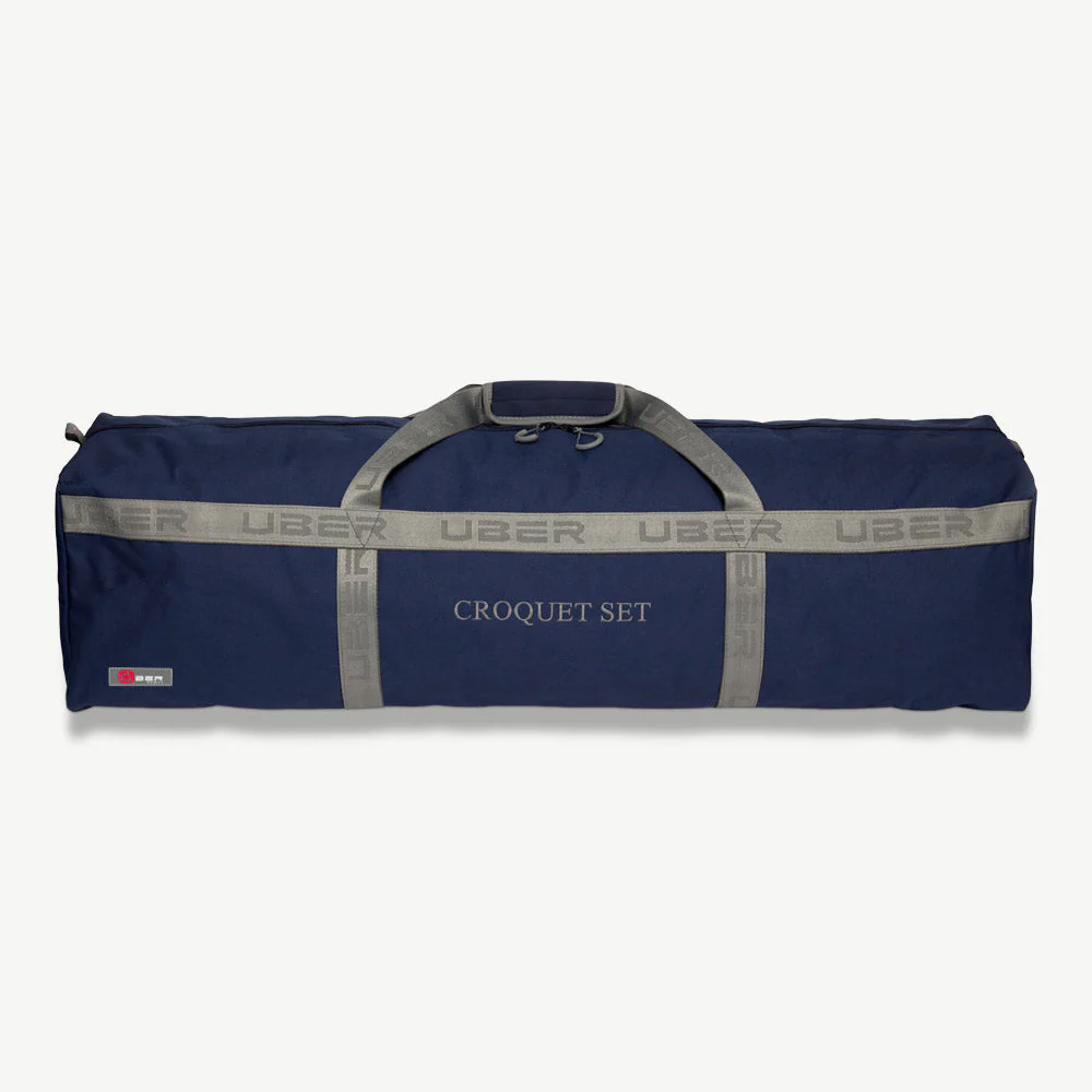 Marineblaue UBER-Kroketttasche mit grauen Trägern und Text, isoliert auf Weiß.