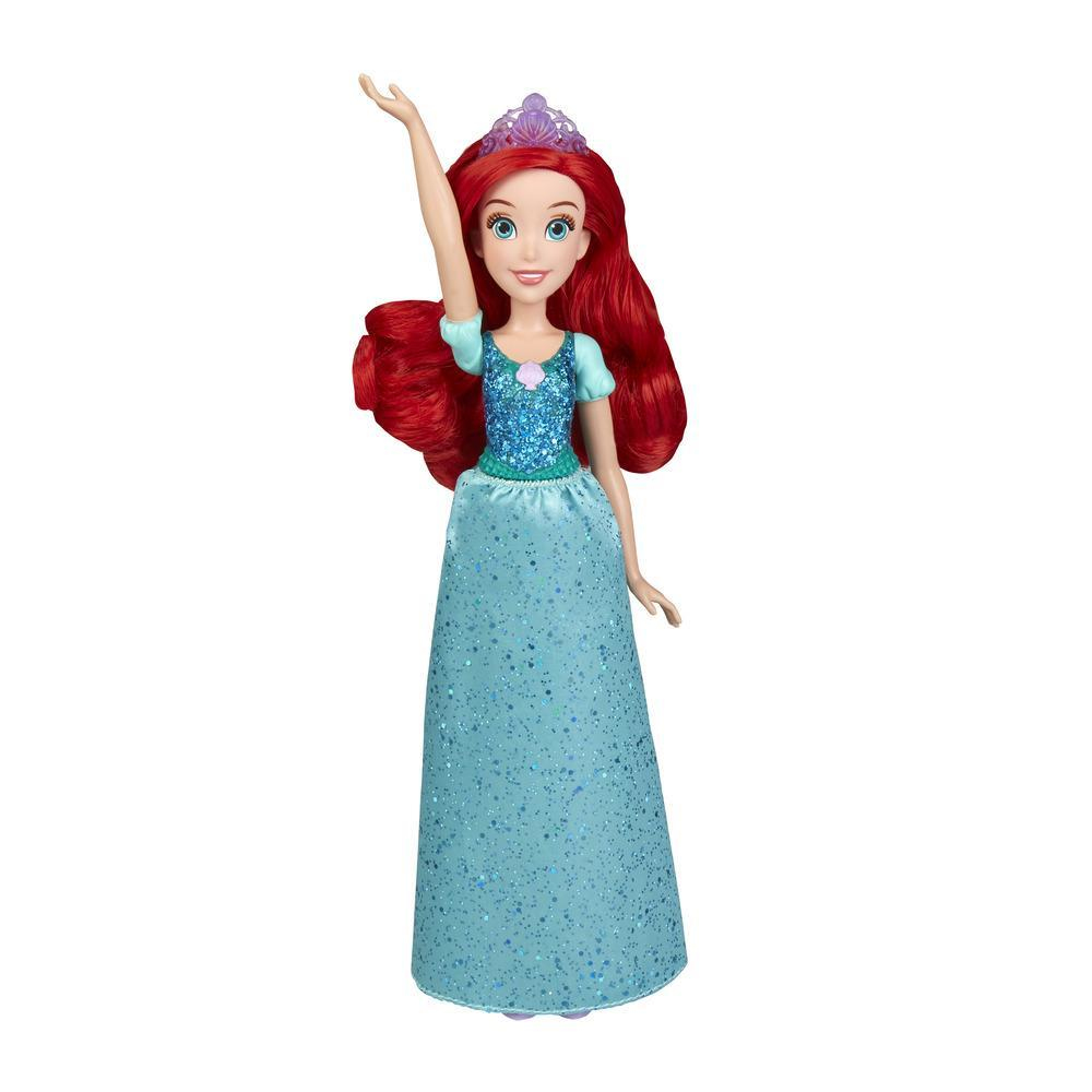 Bambola Ariel con un braccio alzato, capelli rossi e vestito blu.