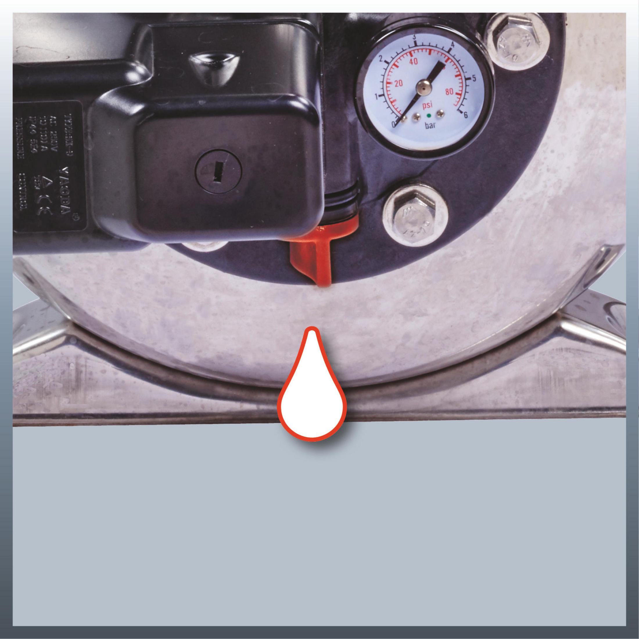 Zbliżenie wskaźnika na pompie. Wskaźnik pokazuje igłę na 40 psi.