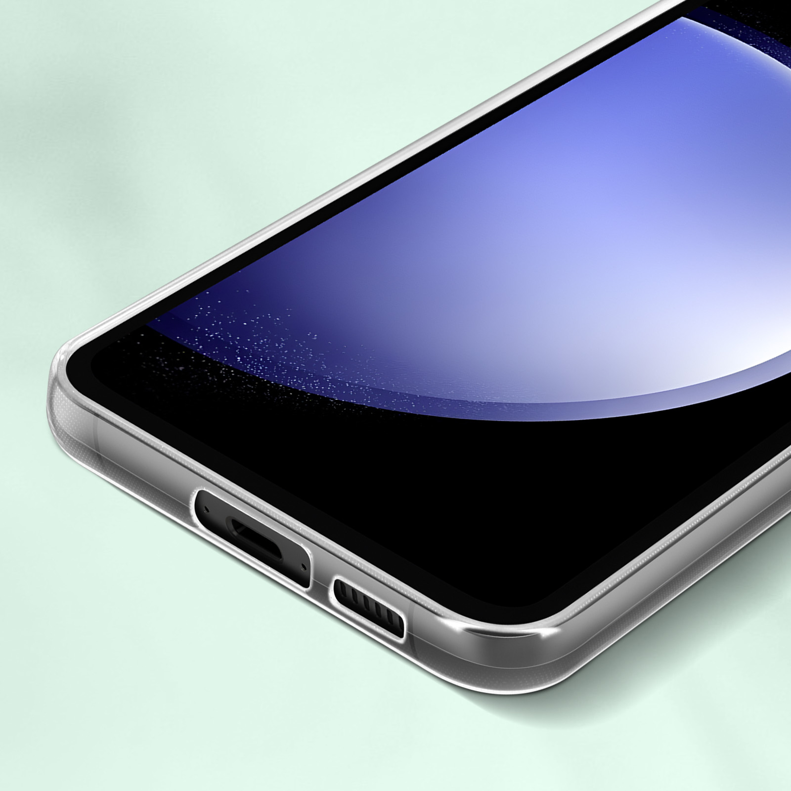 Primo piano di un telefono in una custodia trasparente. Lo schermo è nero, che riflette uno sfondo azzurro.