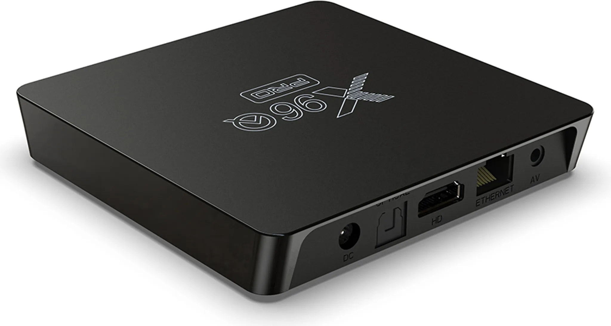 Schwarze X96Q Pro TV-Box mit sichtbaren Anschlüssen. Die Box hat ein schlankes, quadratisches Design.