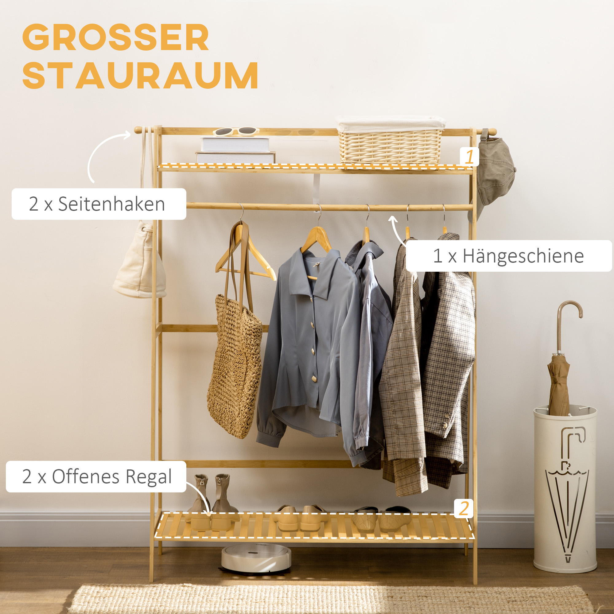 Kleiderständer aus Holz mit Kleiderbügeln, Kleidung, Accessoires und einem weißen Regenschirmständer.