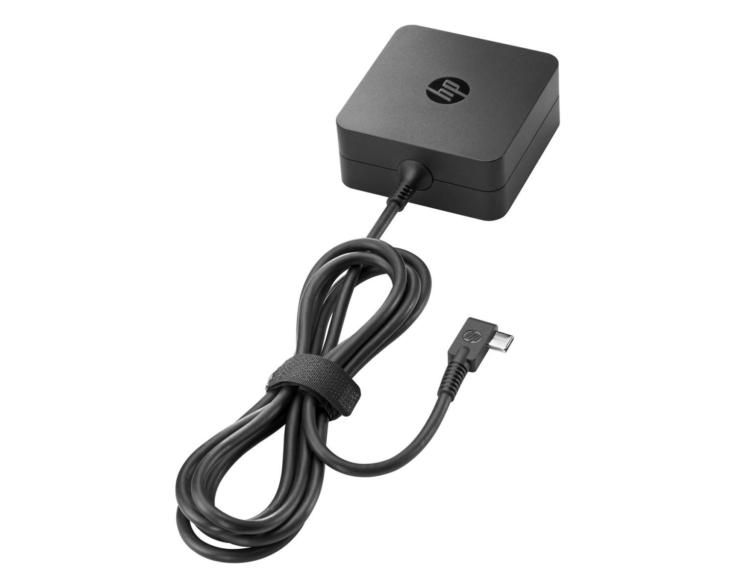 Zwarte HP-stroomadapter met kabel. De kabel is opgerold met klittenband en heeft een USB-C-connector.