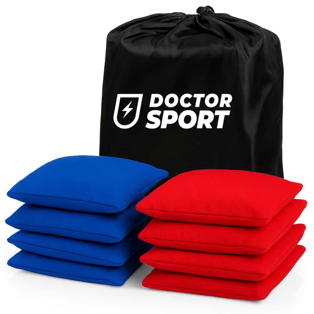 Wurfspiel-Set. Schwarze Tasche mit Logo und rote und blaue Beutel. Weißer Hintergrund.