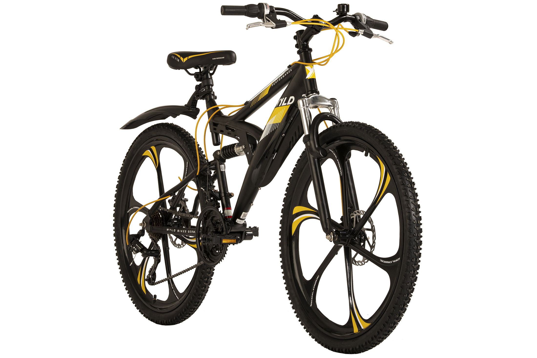 Ein schwarz-gelbes Mountainbike mit großen Reifen auf weißem Hintergrund.