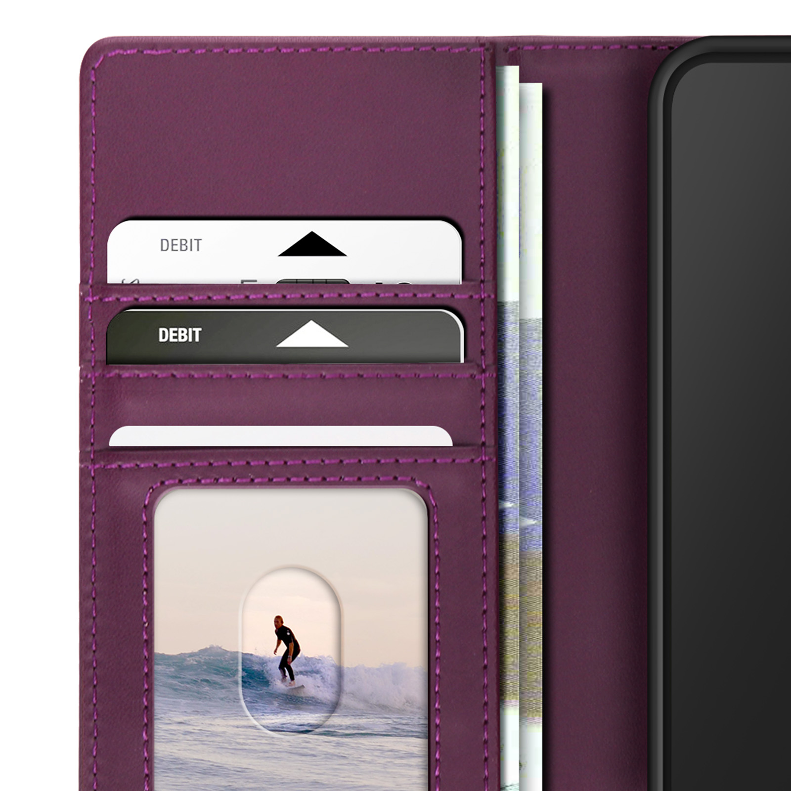 Custodia per telefono viola con carte e foto di un surfista.