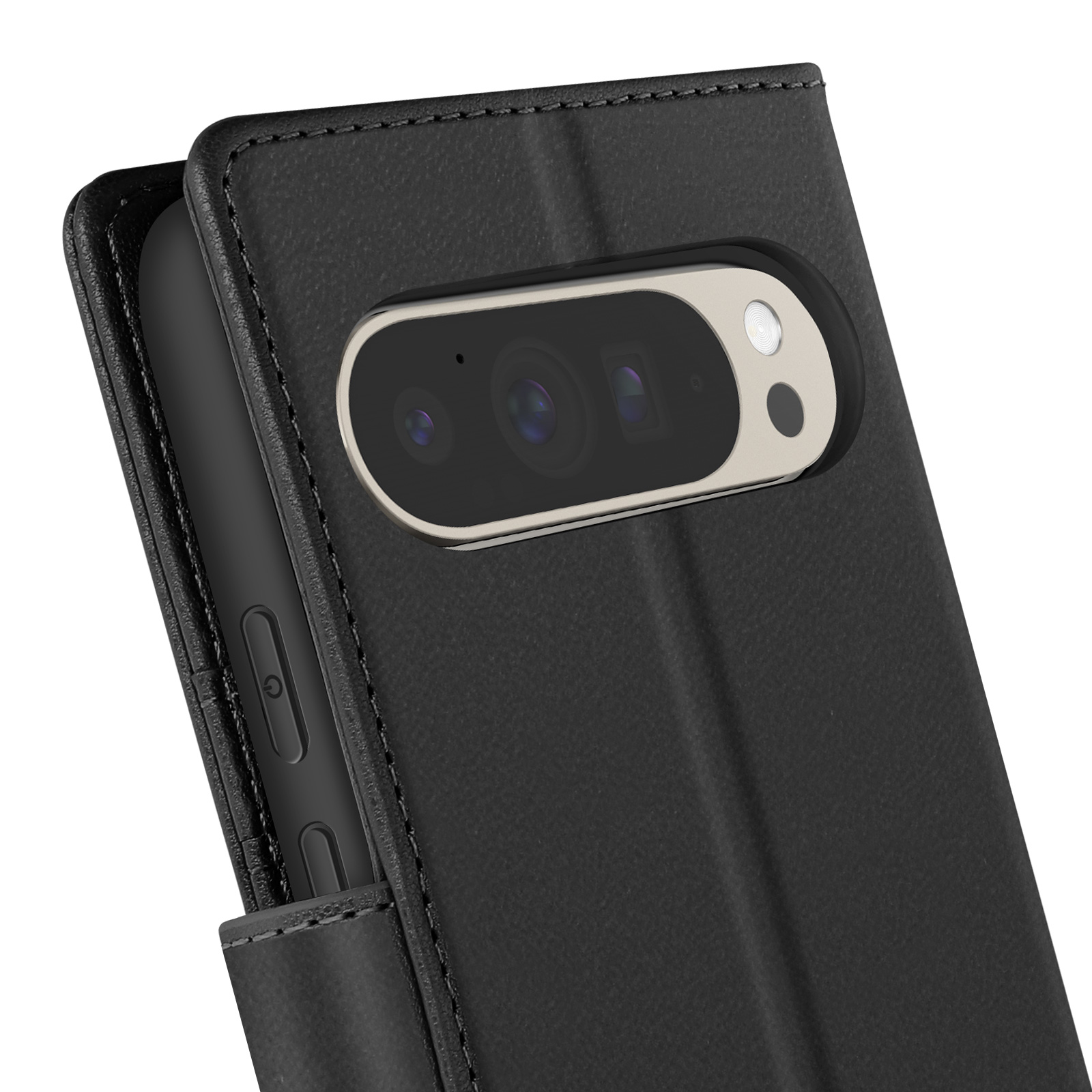 Zwart telefoonhoesje met telefoon erin. Gesloten hoes met camera zichtbaar.