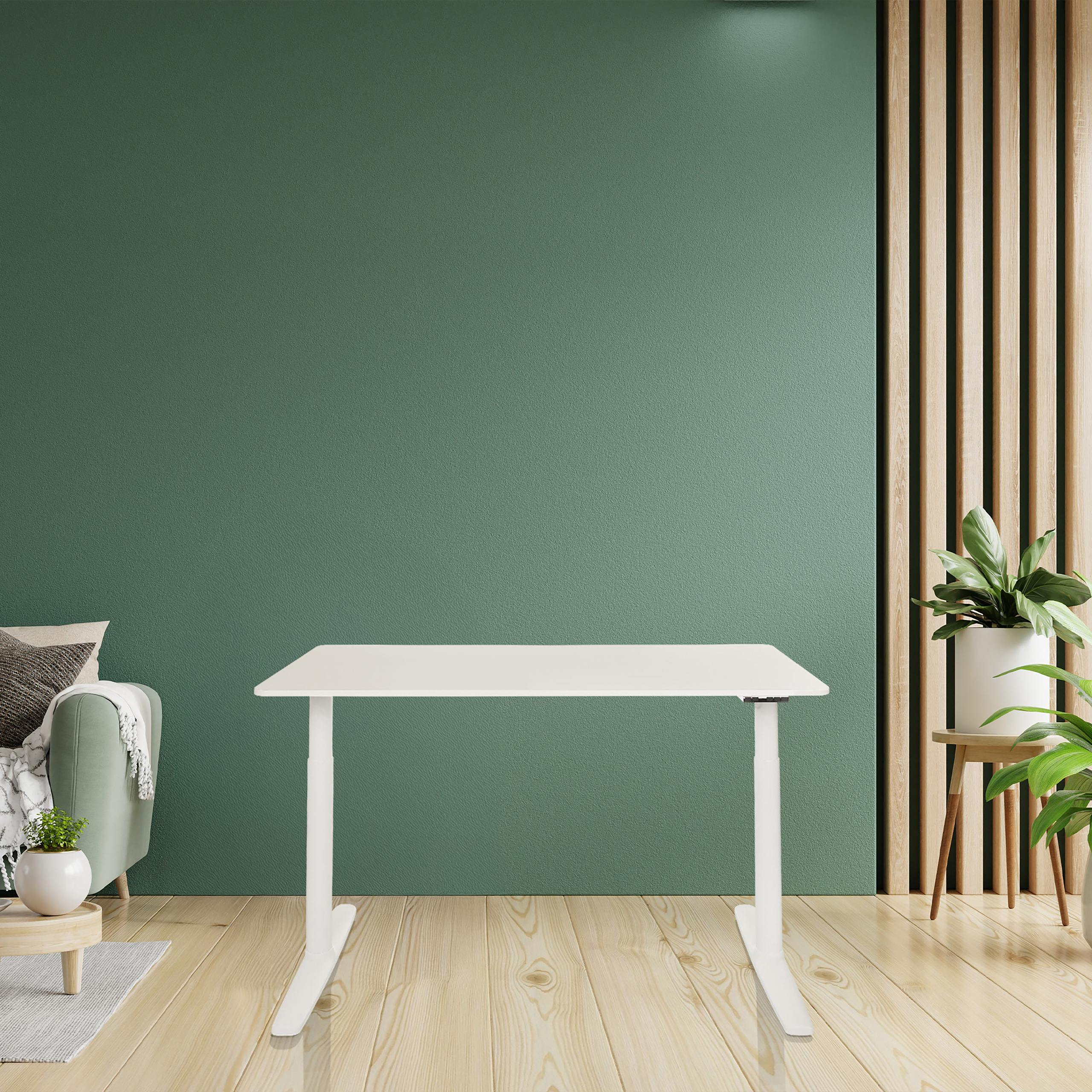 Ein weißer Stehtisch in einem Raum mit grüner Wand, Holzboden und Sofa.