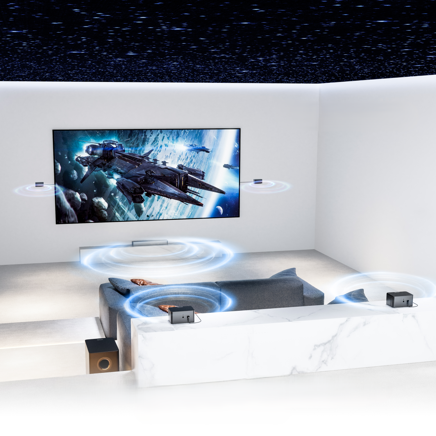 Salon z głośnikami, telewizorem i falami dźwiękowymi. Sofa, stolik kawowy i roślina. Białe ściany.