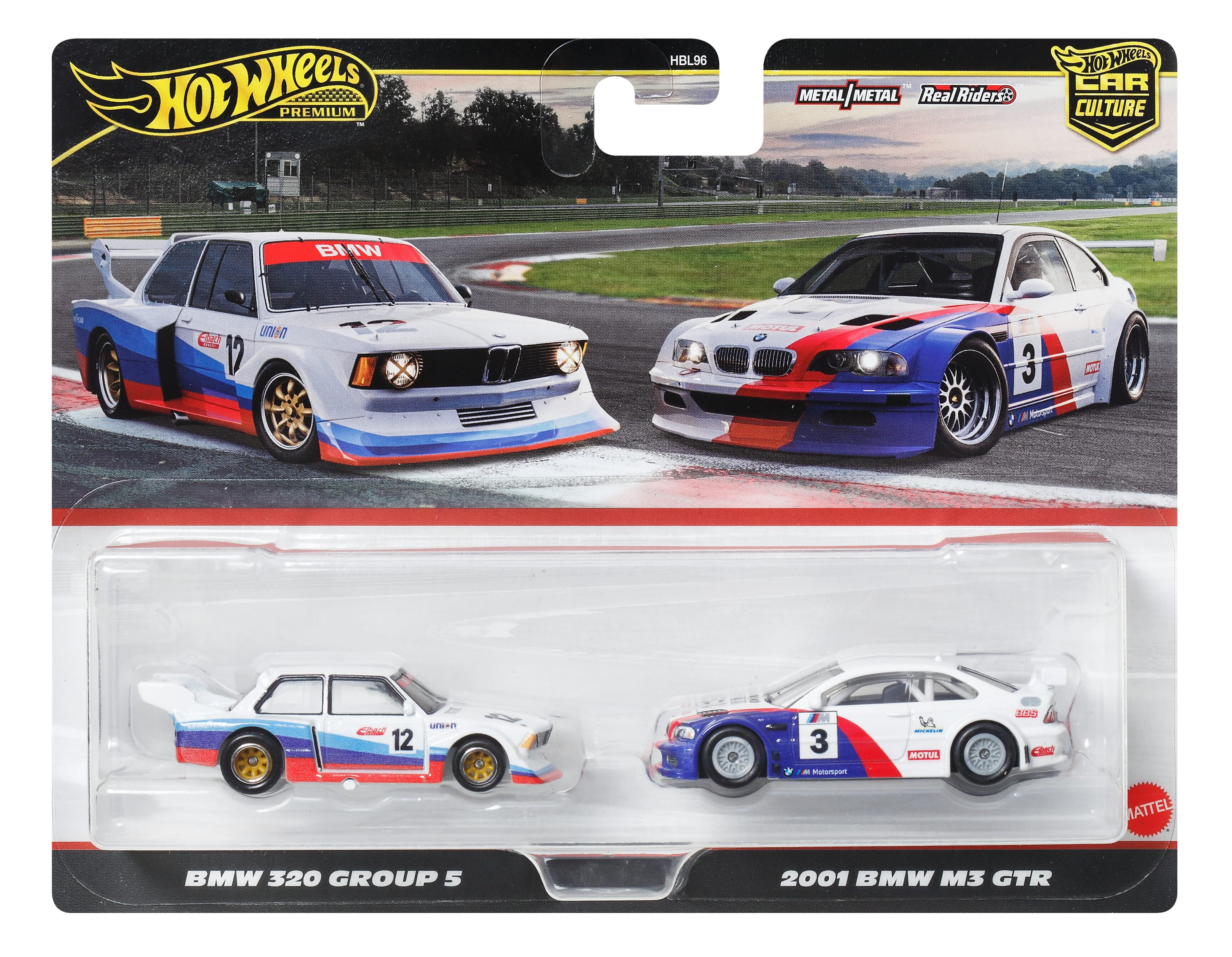 Hot Wheels Pack mit zwei Rennwagen auf einer Rennstrecke.