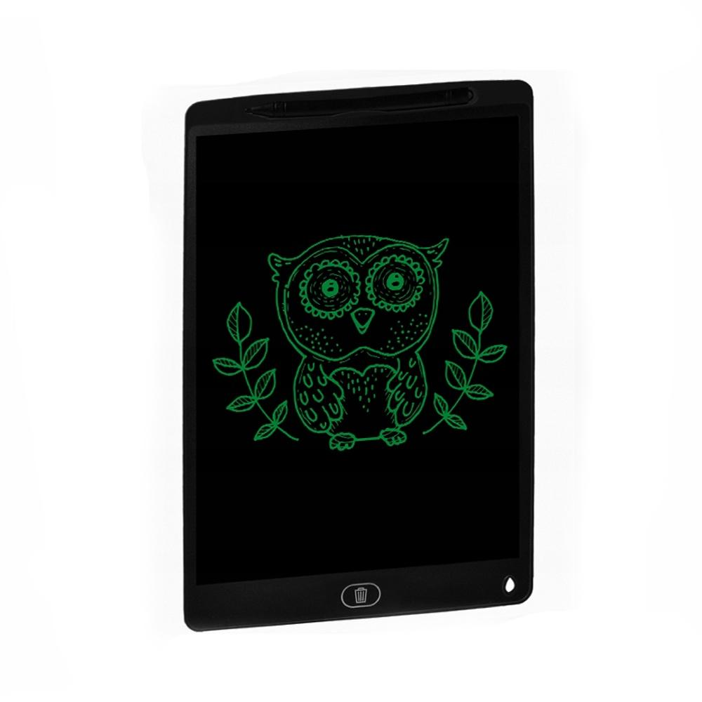 Una tableta de dibujo digital negra con un dibujo de búho verde y ramas de hojas sobre fondo blanco.