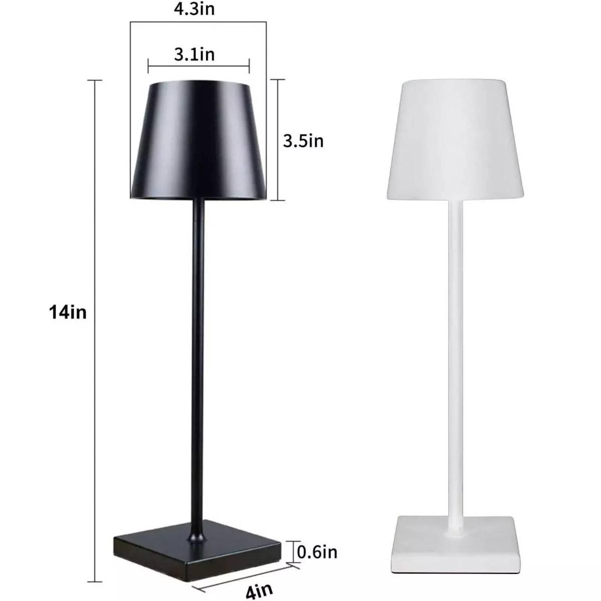 Zwei schwarz-weiße Tischlampen mit Abmessungen. Beide Lampen haben einen quadratischen Sockel und einen Lampenschirm.
