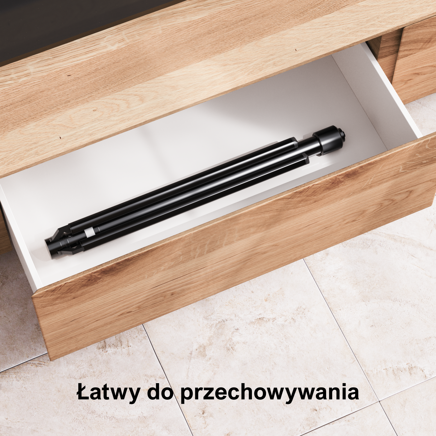 Czarny stojak jest przechowywany w szufladzie. Szuflada jest otwarta, z jasnym drewnianym wykończeniem. Tło to podłoga wyłożona kafelkami.