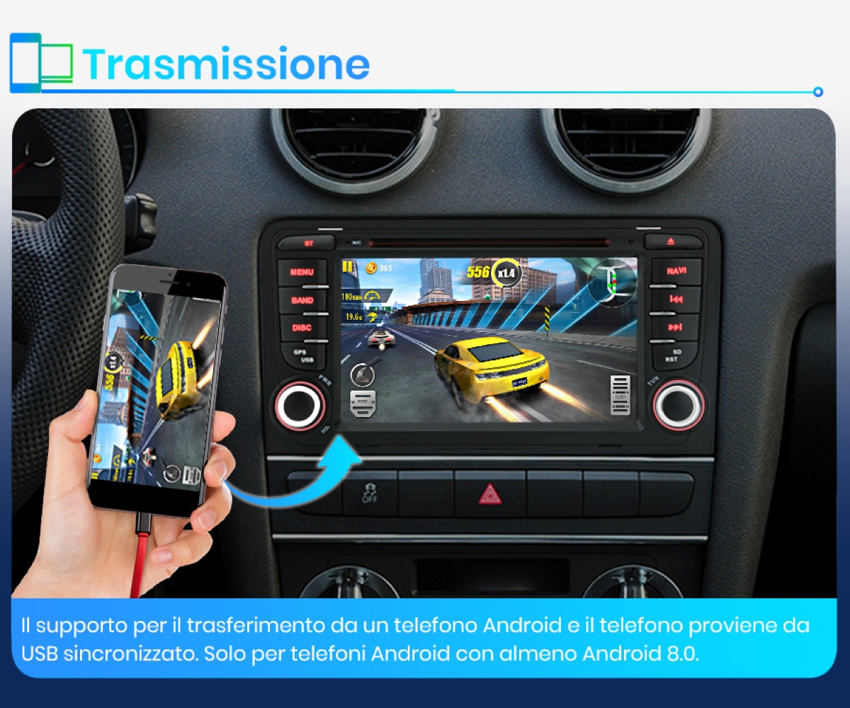 Cruscotto auto con schermo che mostra un gioco e un telefono collegato tramite USB.
