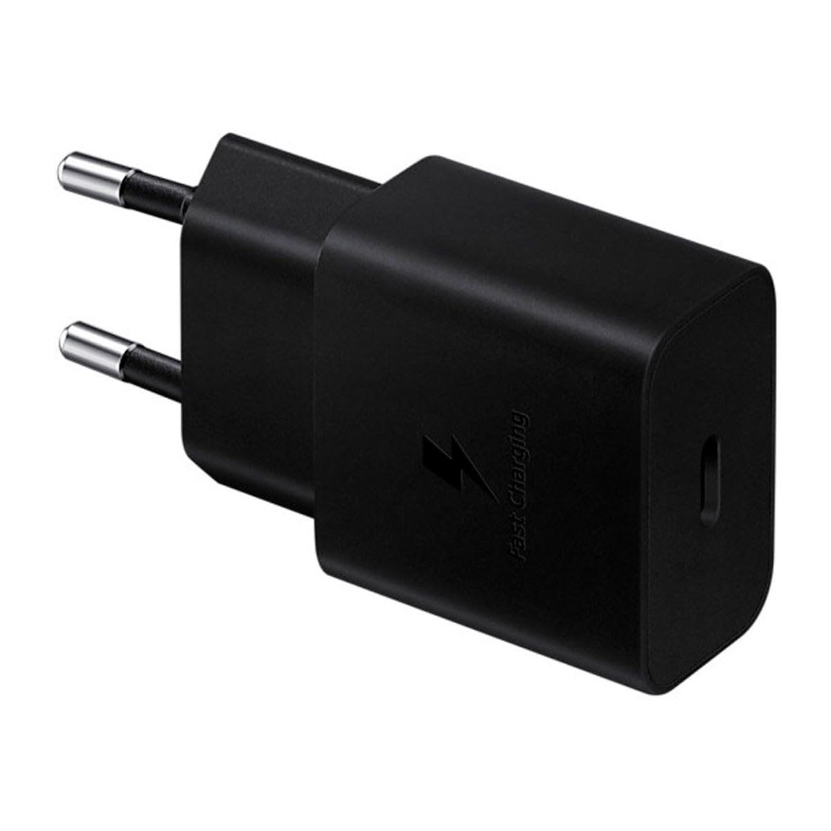 Schwarzes Samsung-Ladegerät mit einem Blitzlogo. Das Ladegerät hat zwei Stifte und einen USB-C-Anschluss zum schnellen Aufladen.