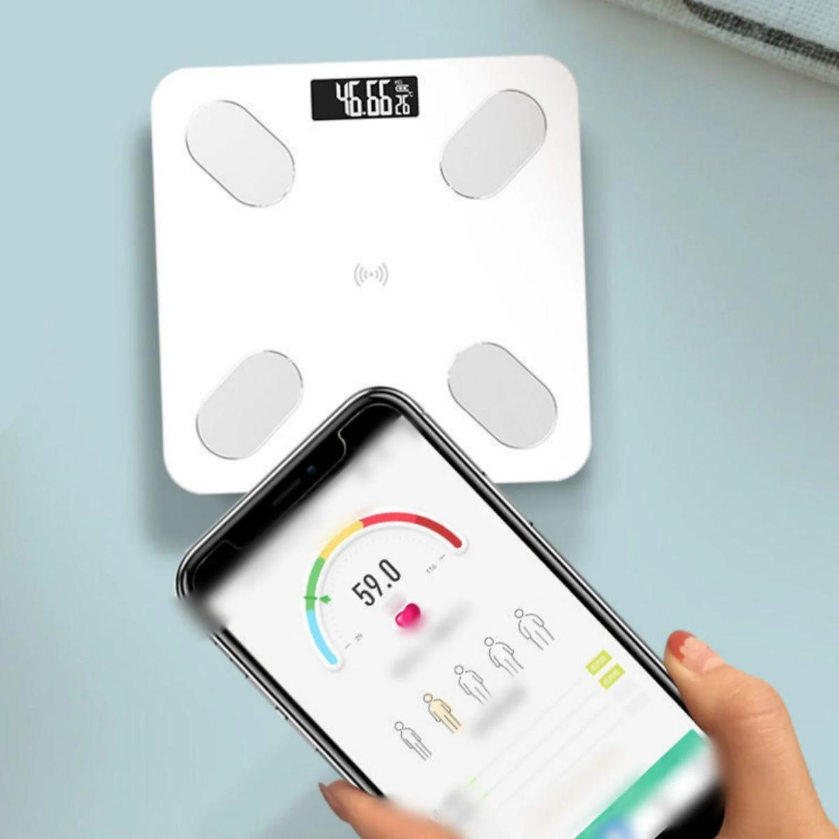 Weißes digitales Waage mit Telefon, das Gewichtsdaten und Benutzeroberfläche zeigt.