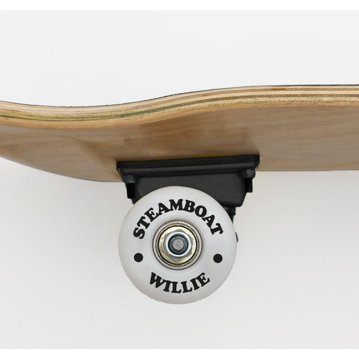 Skateboard-Rad mit "Steamboat Willie" darauf.