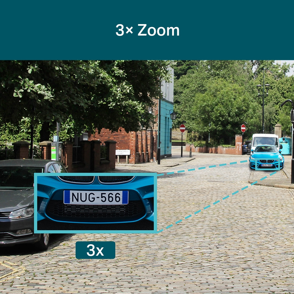 Zbliżenie tablicy rejestracyjnej samochodu. Powiększony widok ulicy z samochodami.