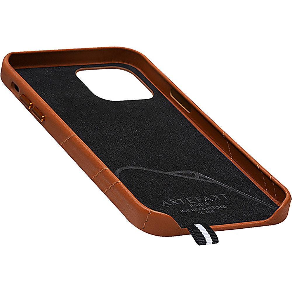 Custodia per telefono marrone con interno nero e logo Artefakt.