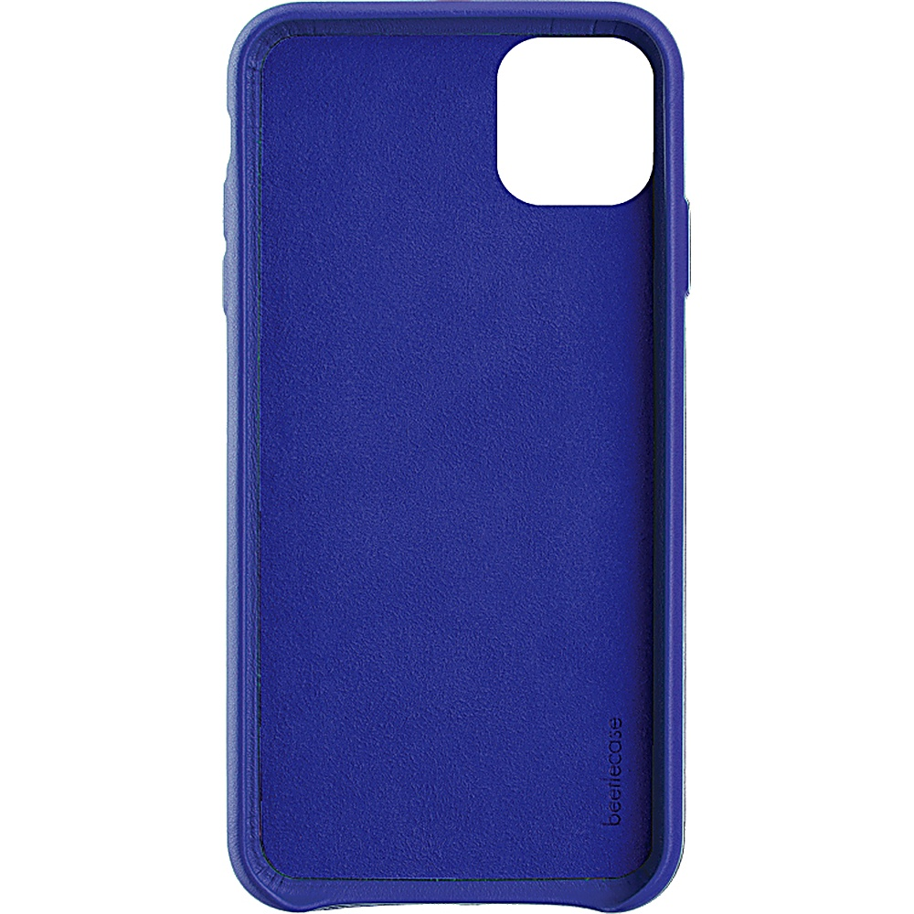 Una custodia blu per telefono con ritaglio per fotocamera, interno.