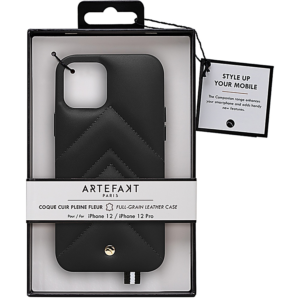 Una custodia per iPhone in pelle nera con design a portafoglio, confezionata in una scatola trasparente con descrizione del prodotto.