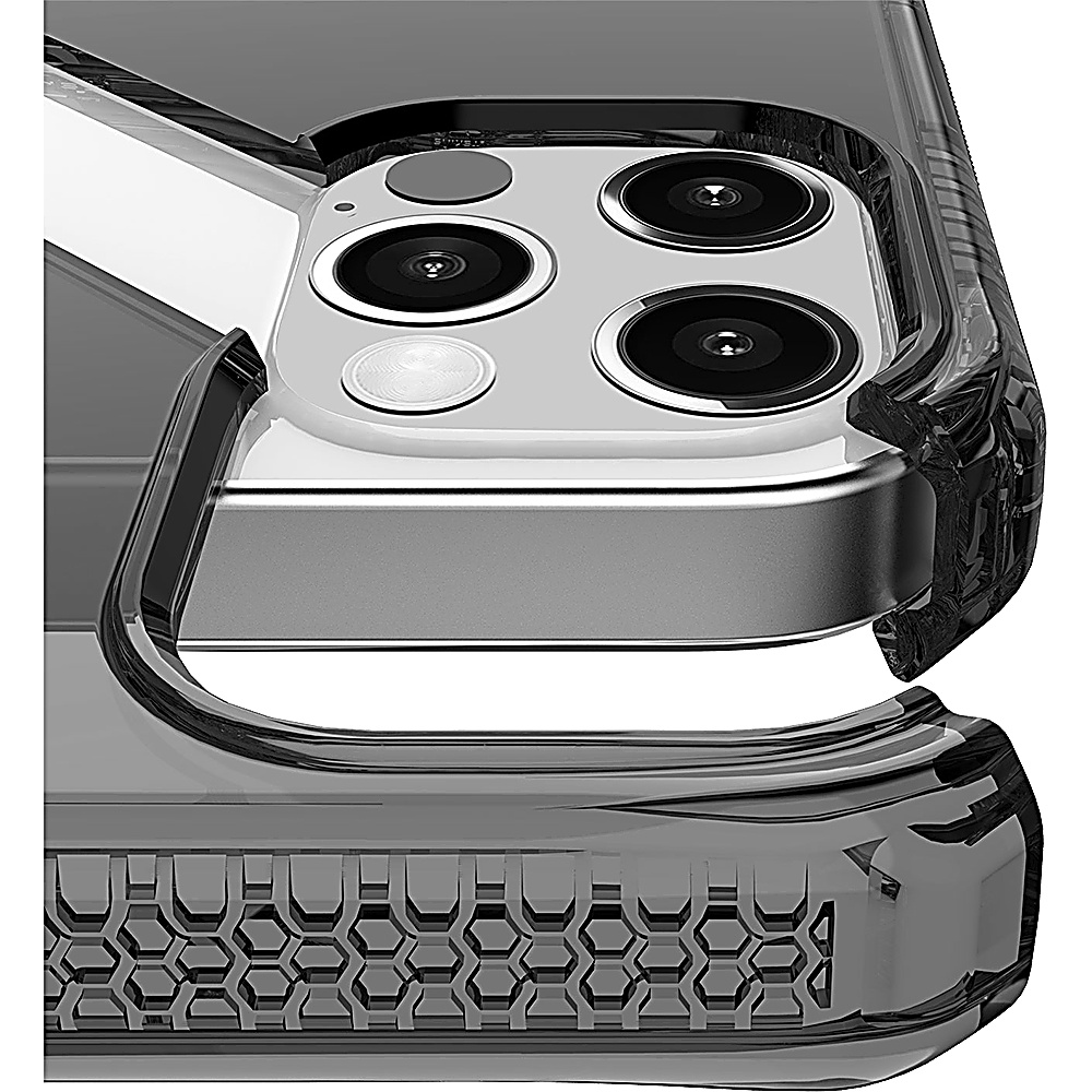 Primo piano del modulo fotocamera di un telefono all'interno di una custodia protettiva trasparente.
