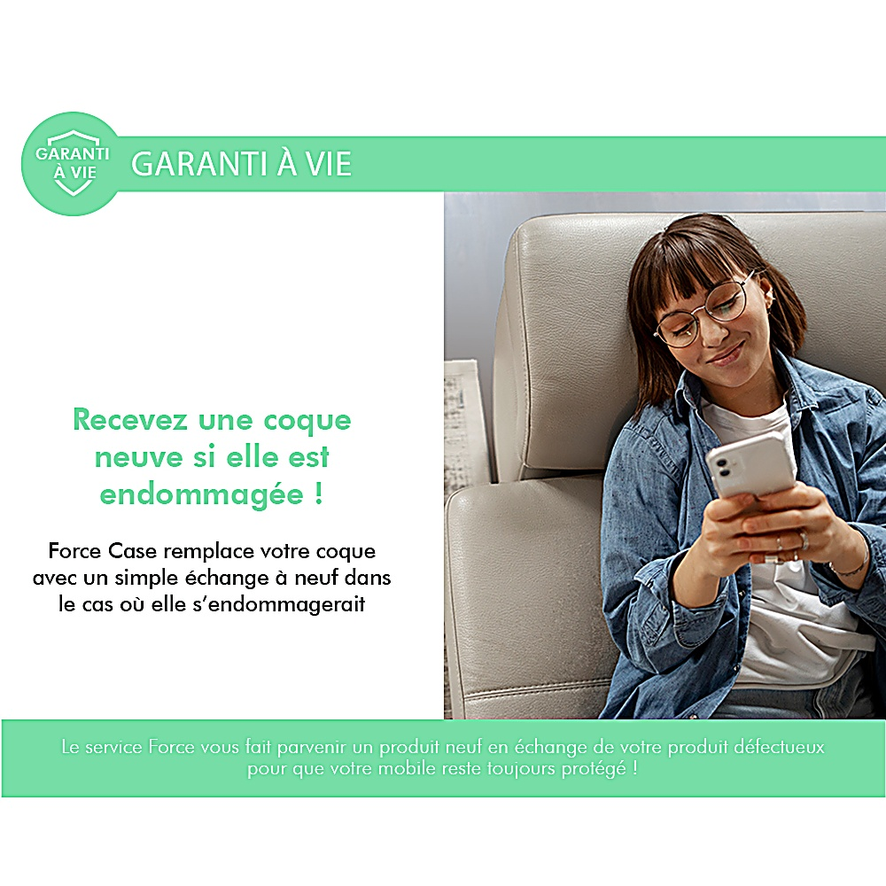 Donna usa telefono su divano. Testo a sinistra promuove garanzia a vita su custodie telefoniche.