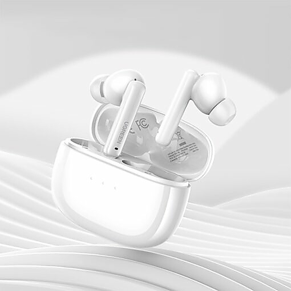 Białe słuchawki douszne w etui ładującym. Etui otwarte i unoszące się na białym tle.