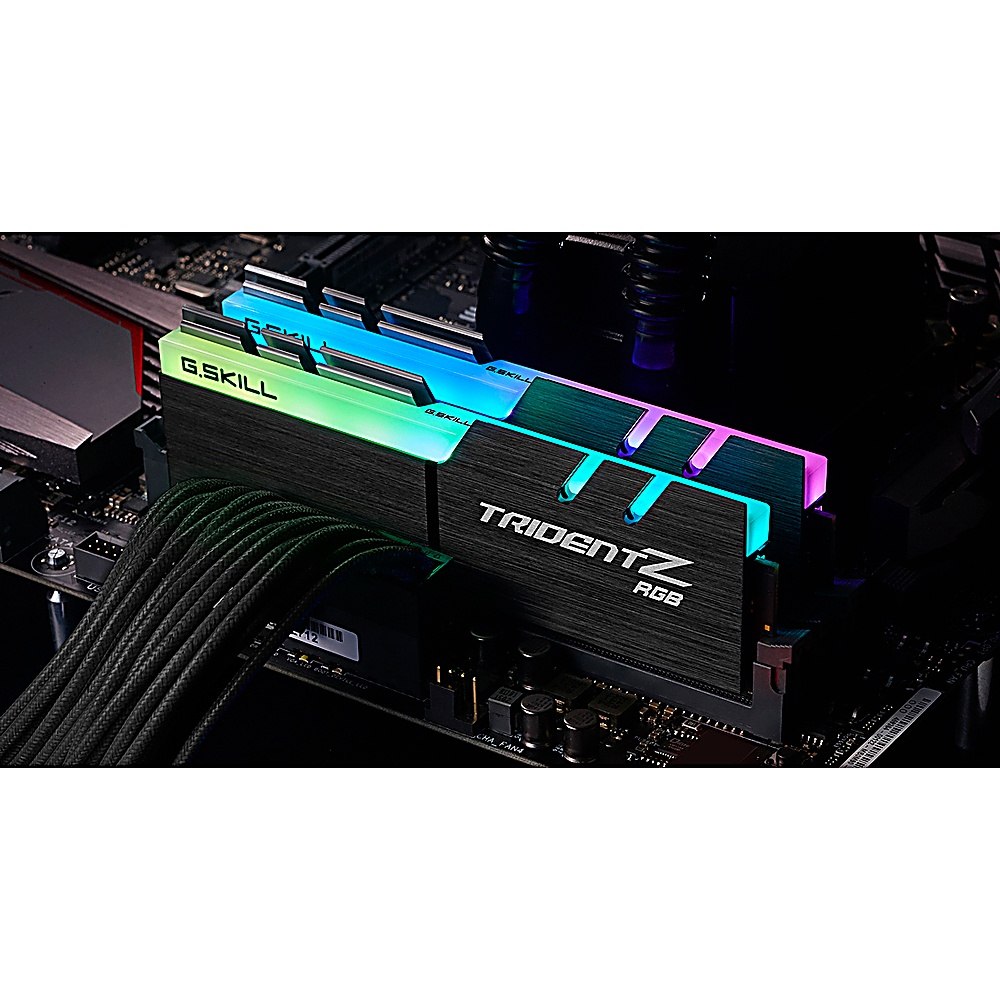 Pamięć RAM z podświetleniem RGB, czarnym radiatorem i logo Trident Z RGB.