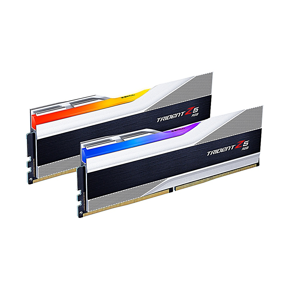 Dwie kości pamięci RAM z oświetleniem RGB, różne kolory. Białe tło.