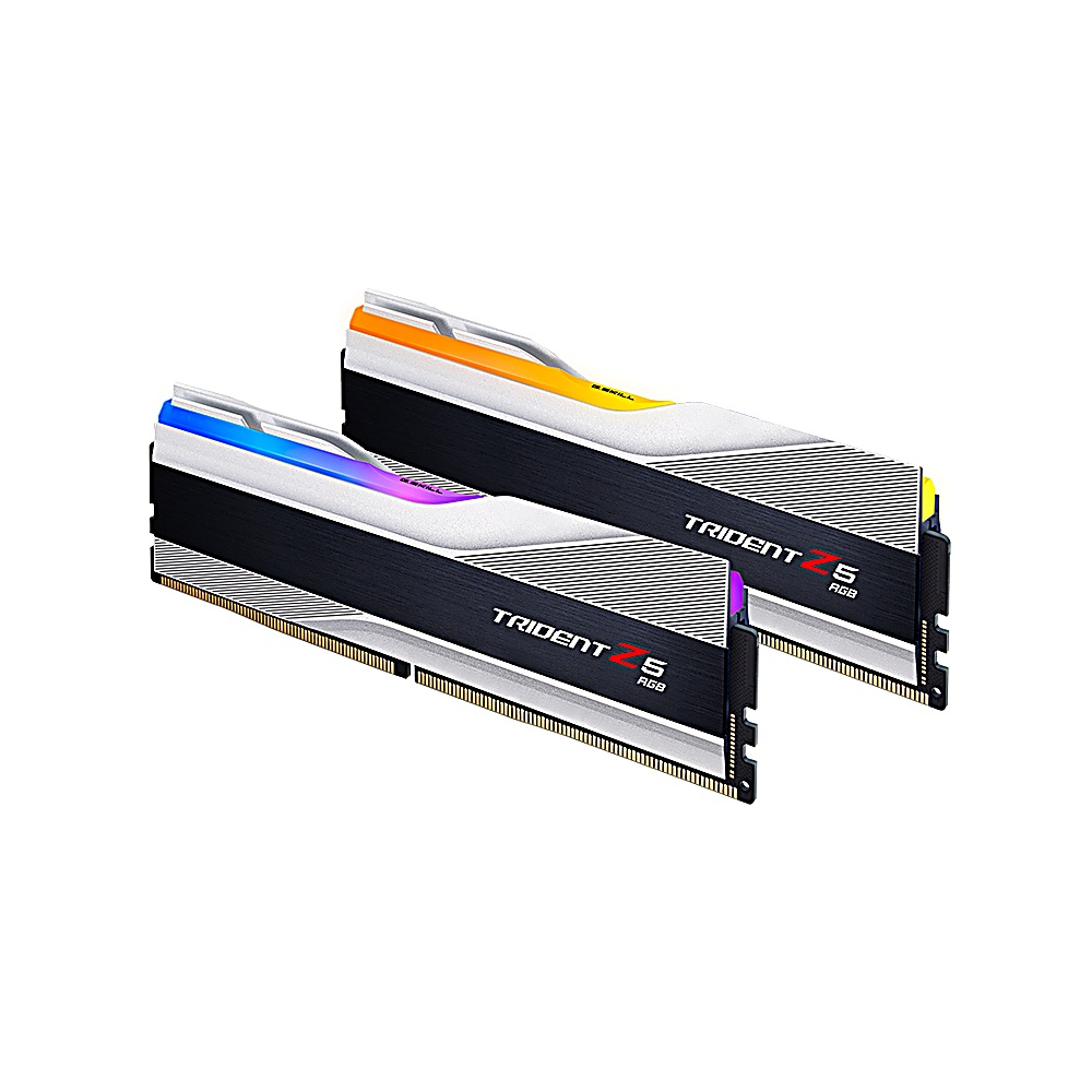 Dwa moduły RAM z czarnymi, srebrnymi i kolorowymi akcentami na białym tle.