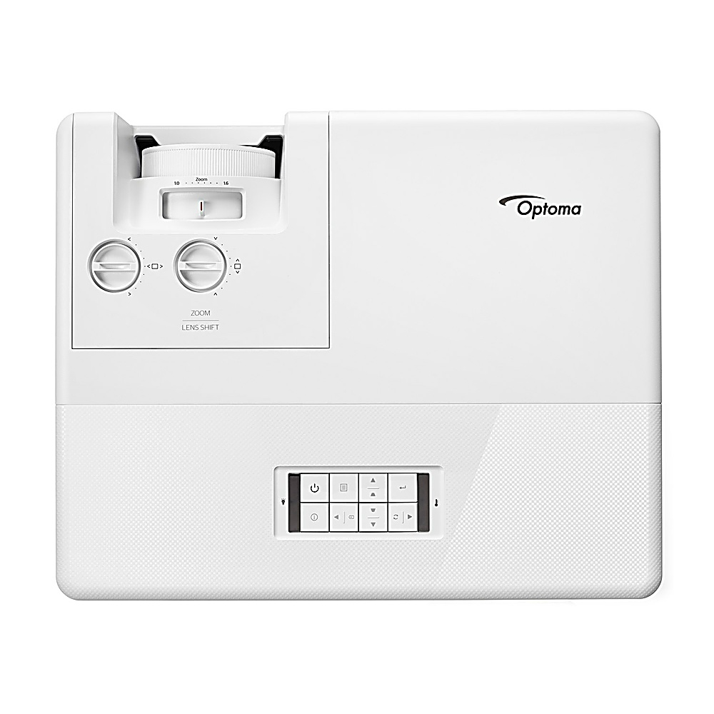 Biały projektor Optoma. Ma regulację przesunięcia obiektywu i zoomu, panel sterowania i logo Optoma.
