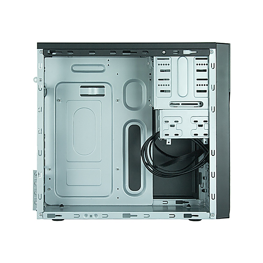 Interno del case per computer vuoto. Metallo argentato con vari punti di montaggio. Sfondo bianco.
