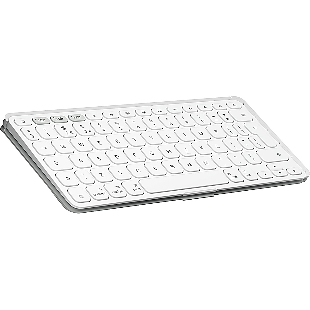 Weiße Tastatur mit Tasten. Winkelansicht. 'control', 'option', 'cmd' Tasten sichtbar.