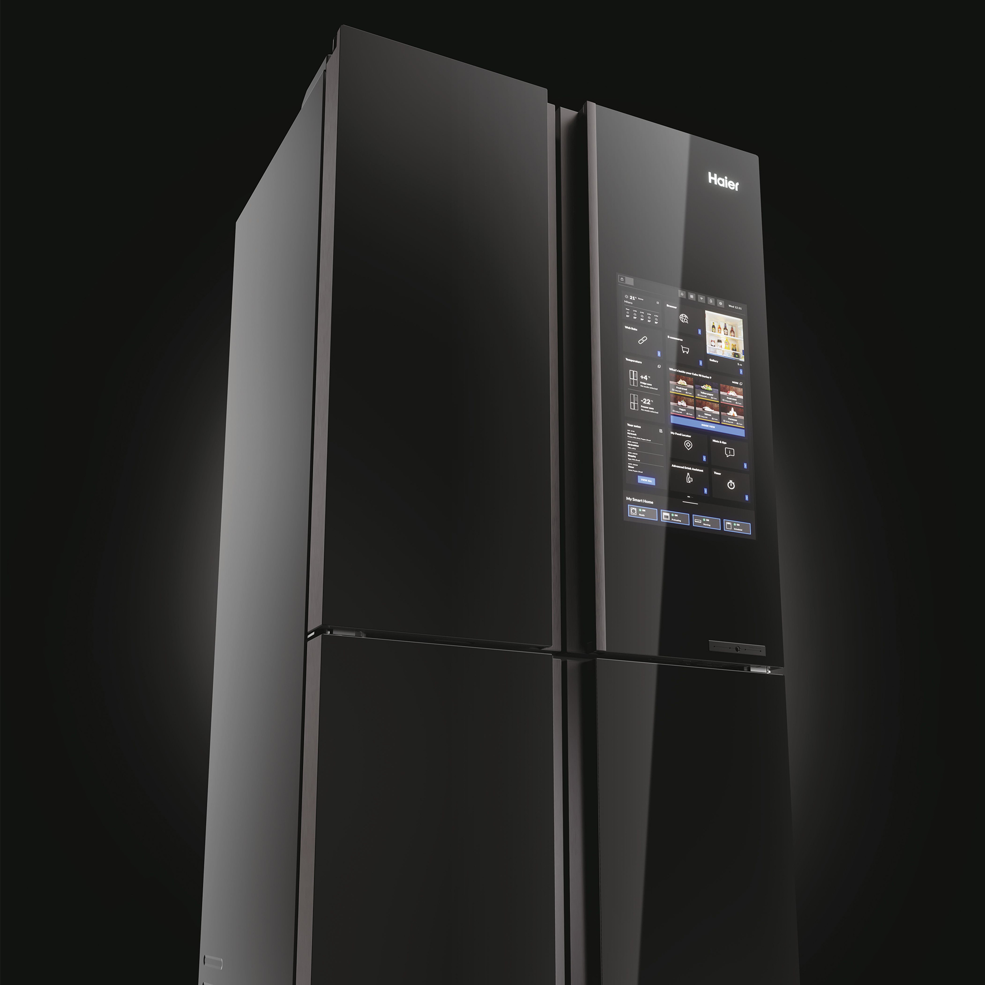 Un refrigerador Haier negro con una gran pantalla táctil en la puerta.