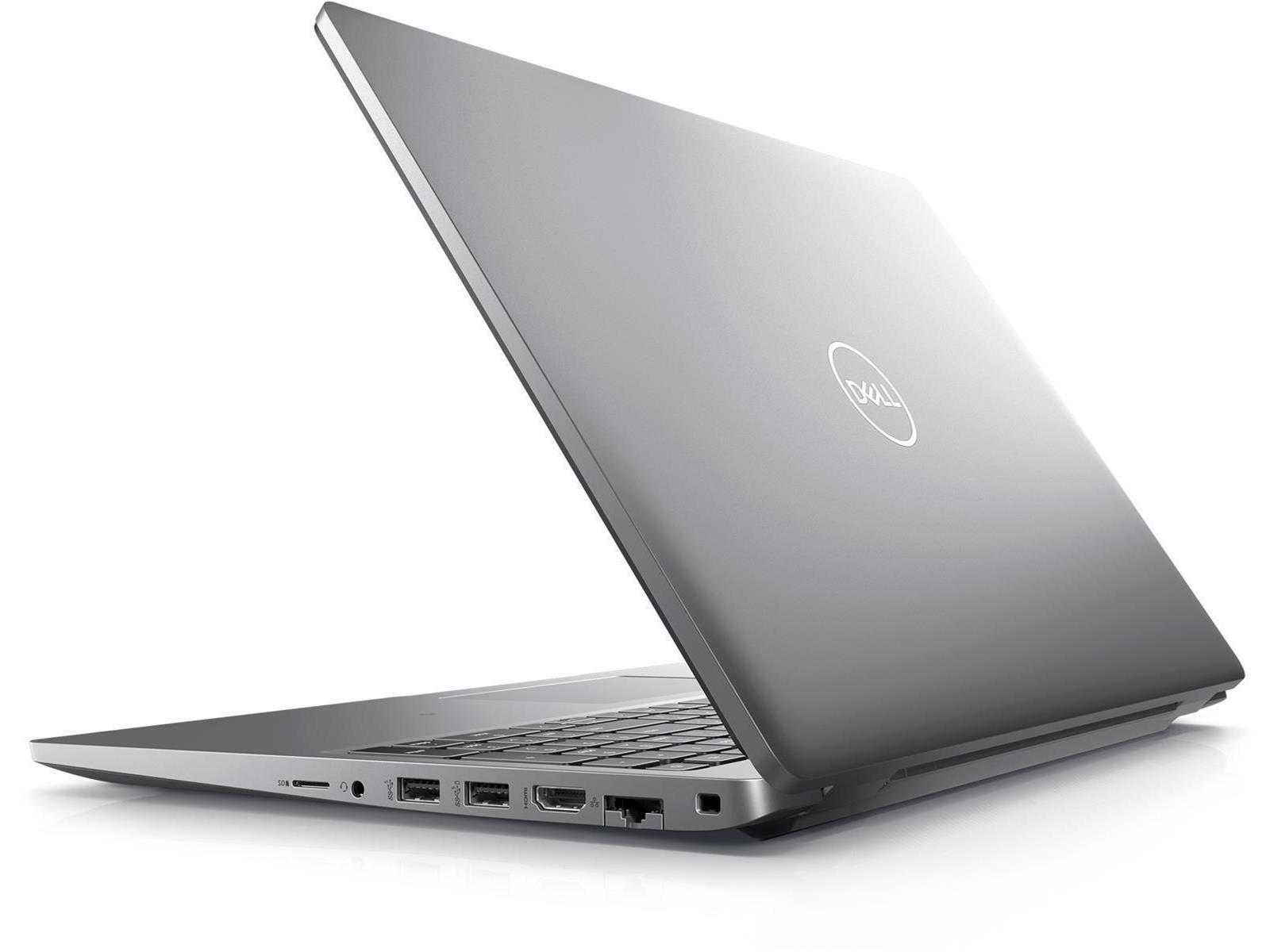 Silberner Laptop, angewinkelt geöffnet, zeigt das Dell-Logo auf der Rückseite, vor weißem Grund.