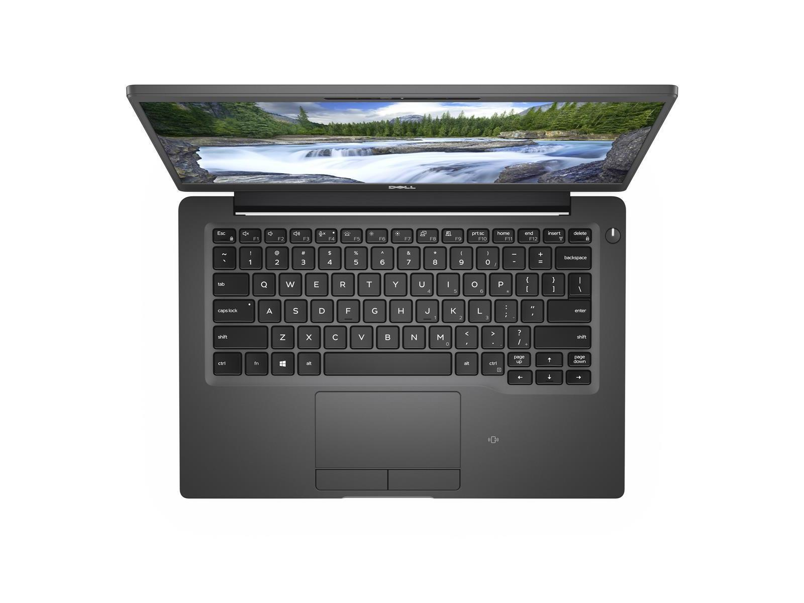 Laptop mit offenem Bildschirm, zeigt Fluss- und Waldszene. Tastatur sichtbar.