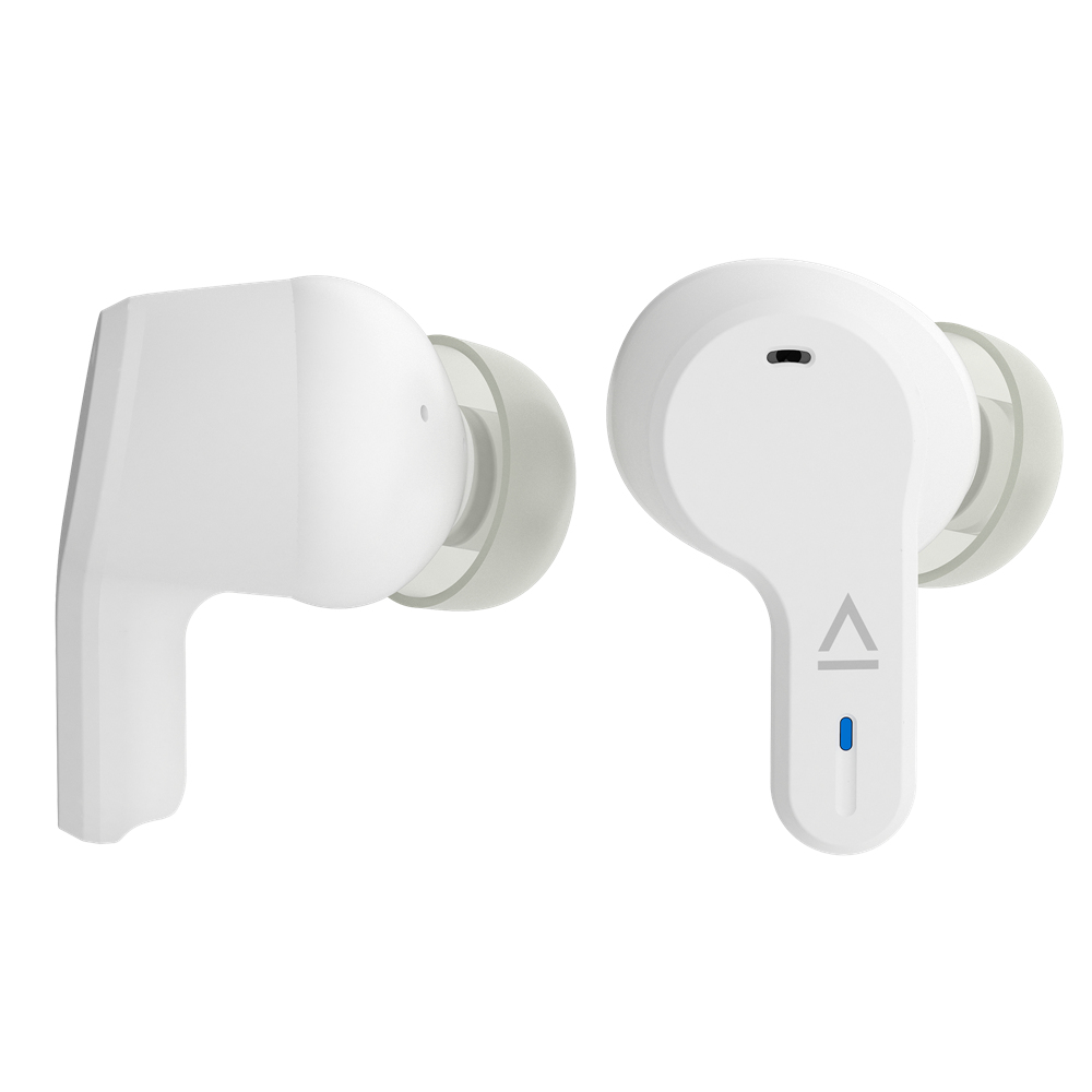 Auricolari wireless bianchi. Uno mostra un LED blu, l'altro è angolato. Sfondo bianco.