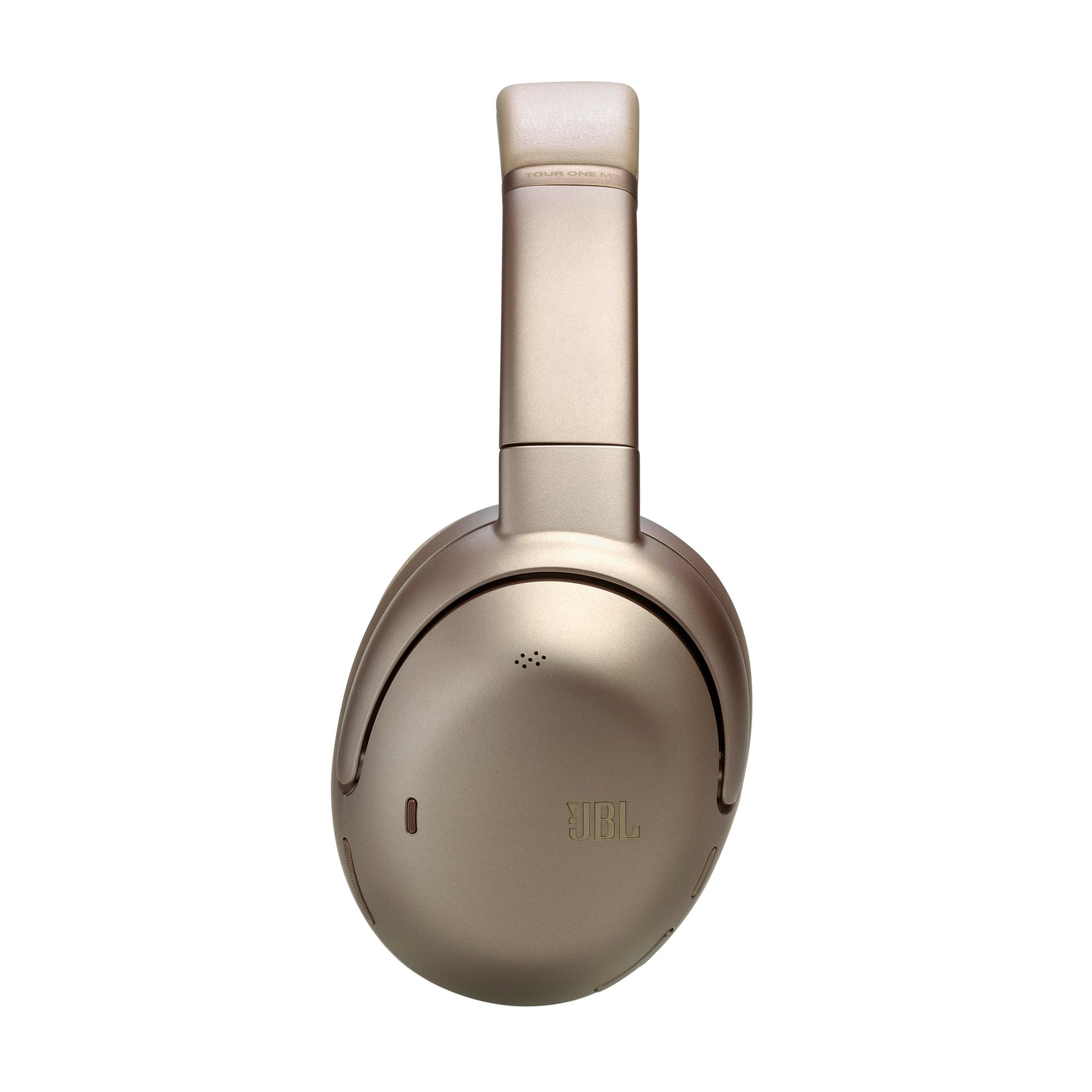 Cuffie JBL dorate isolate su sfondo bianco.