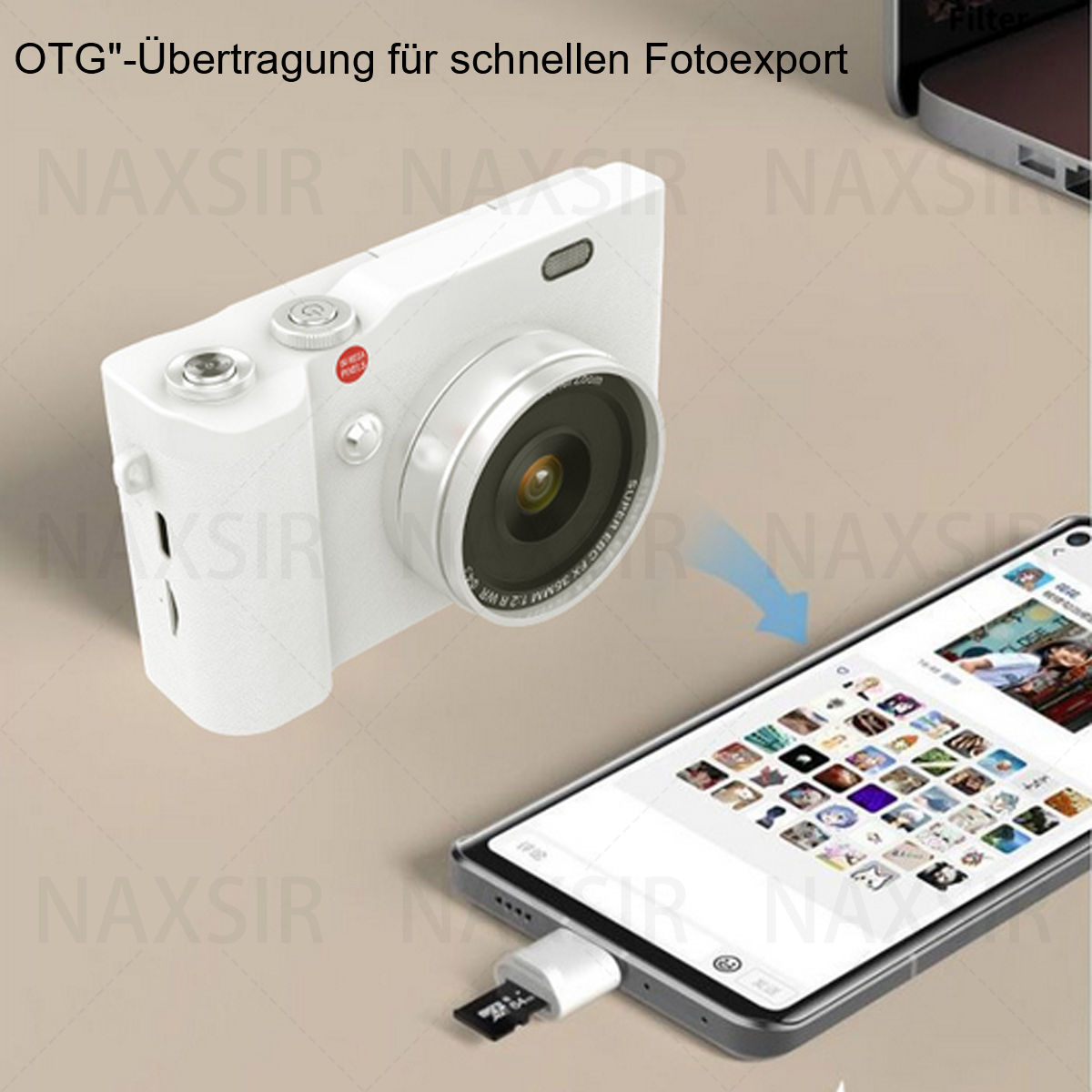 Fotocamera bianca accanto a uno smartphone. Un cavo collega la fotocamera al telefono per il trasferimento delle foto.