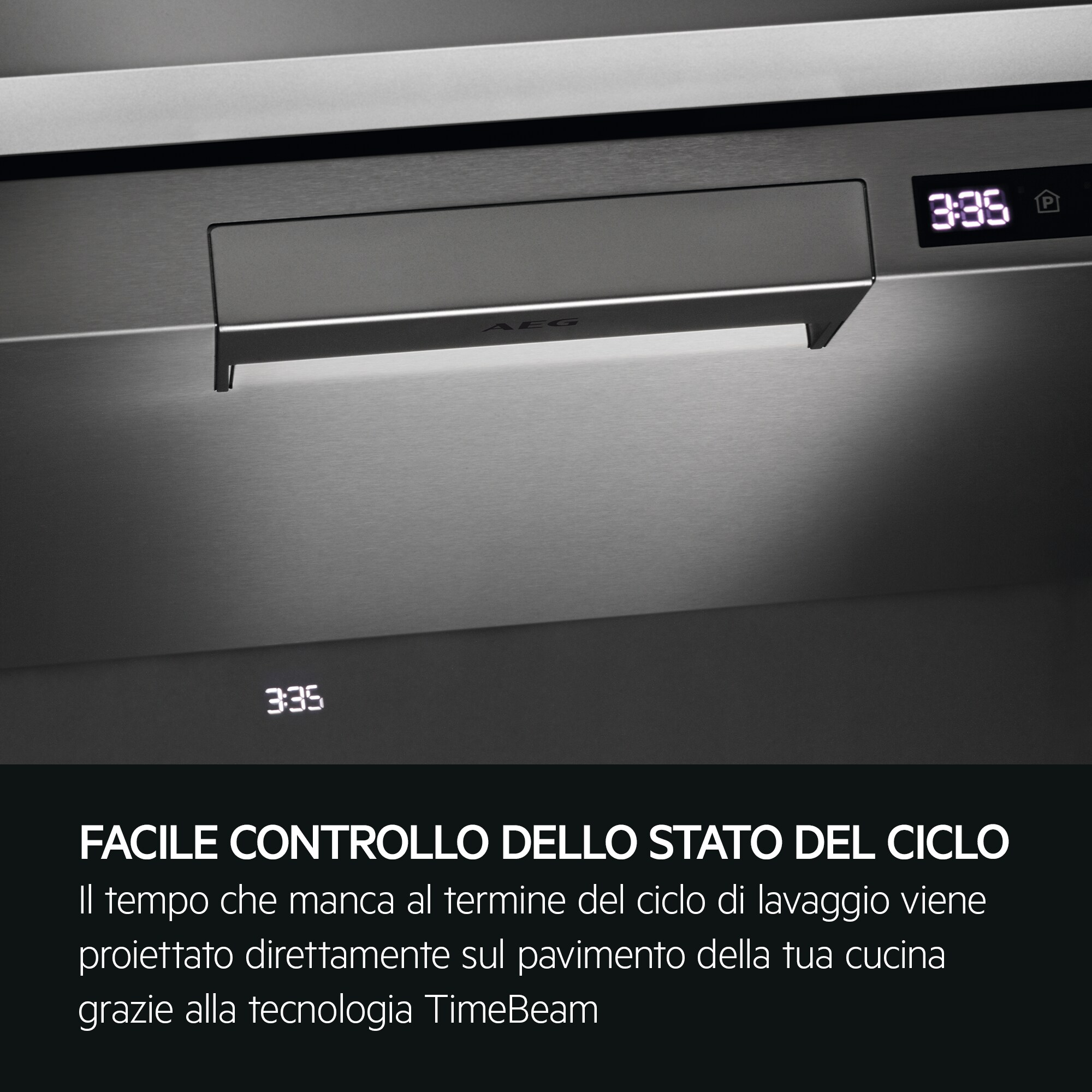 Pannello di controllo della lavastoviglie. Il display mostra l'ora 3:35. Testo in basso: Facile controllo stato ciclo tramite TimeBeam.