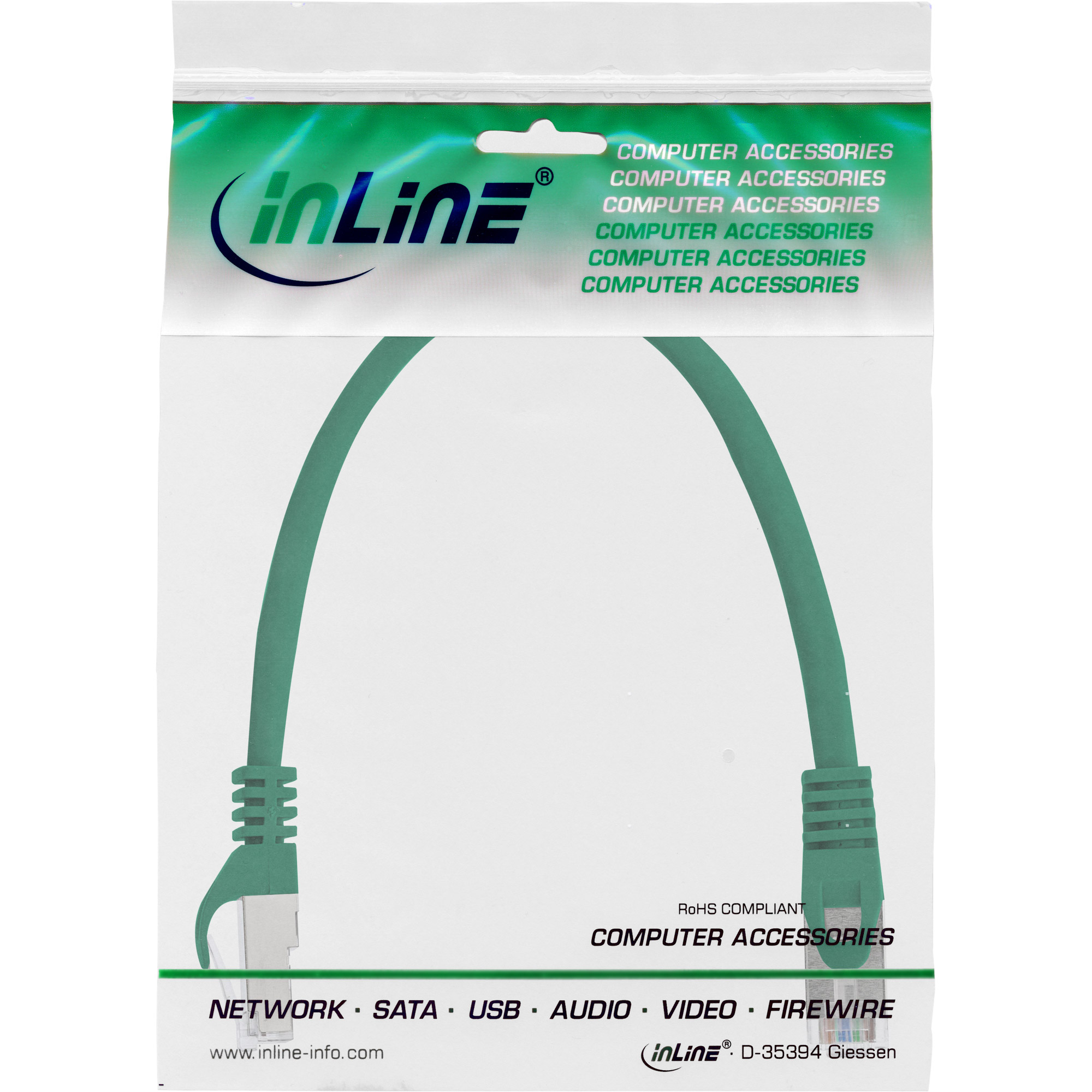 Un cavo di rete verde in un sacchetto di plastica con testo e sfondo bianco.